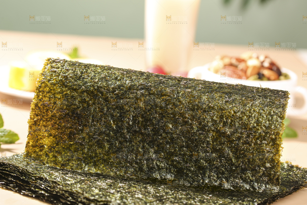 浅底上的海苔卷