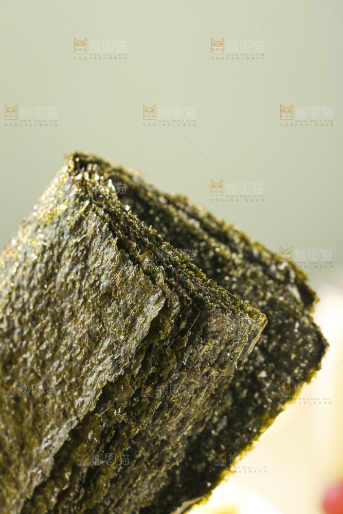 浅底上的海苔卷