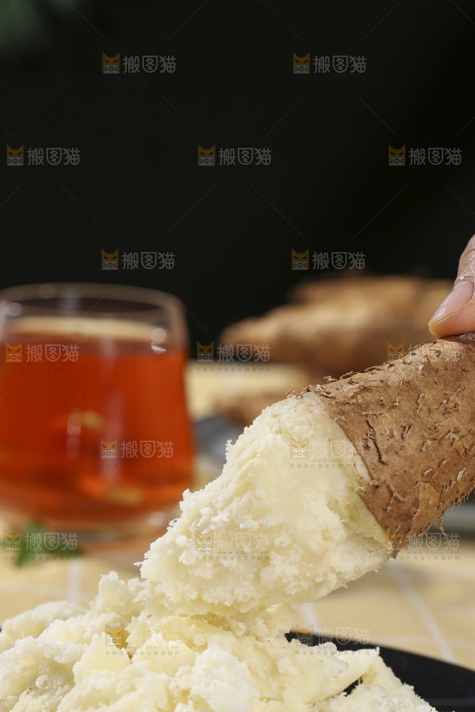 浅底上的毛薯泥