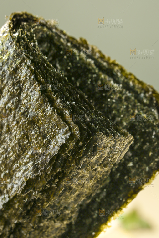 浅底上的海苔卷