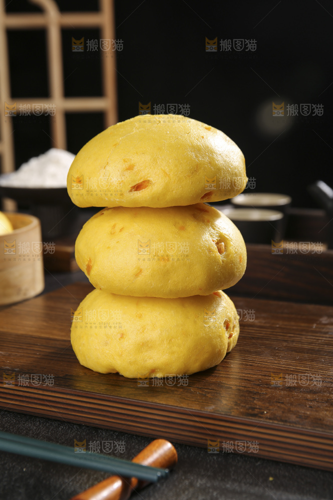 深底上的南瓜馒头
