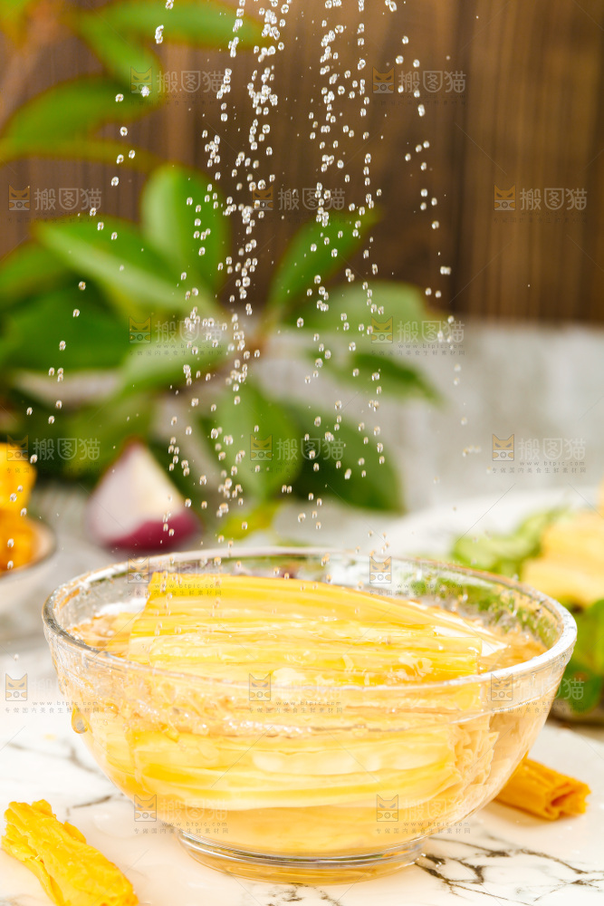 碗里装着腐竹