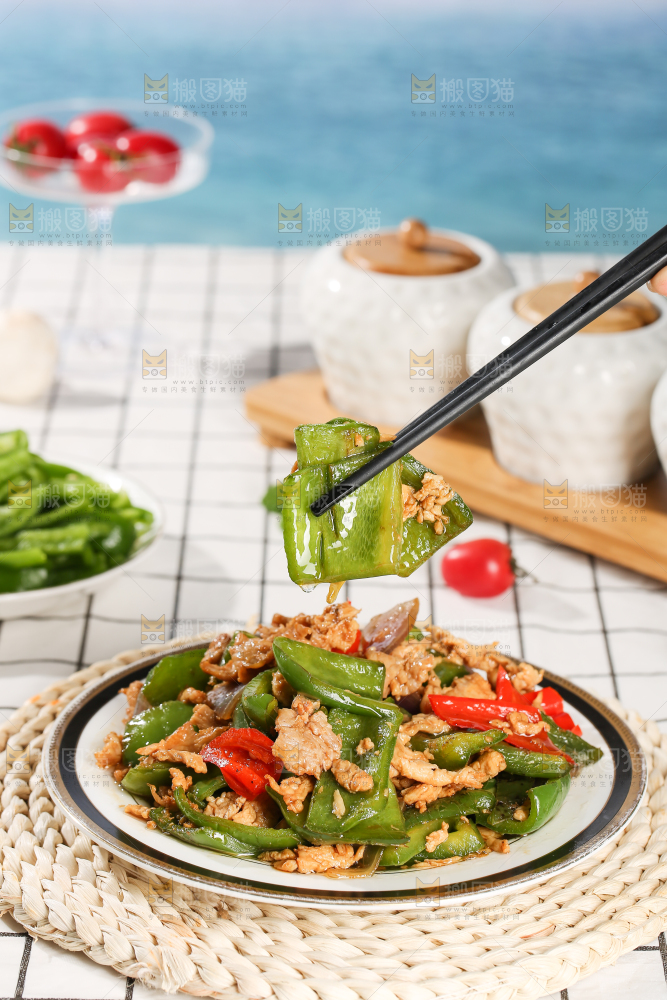 盘子里的青椒炒肉丝