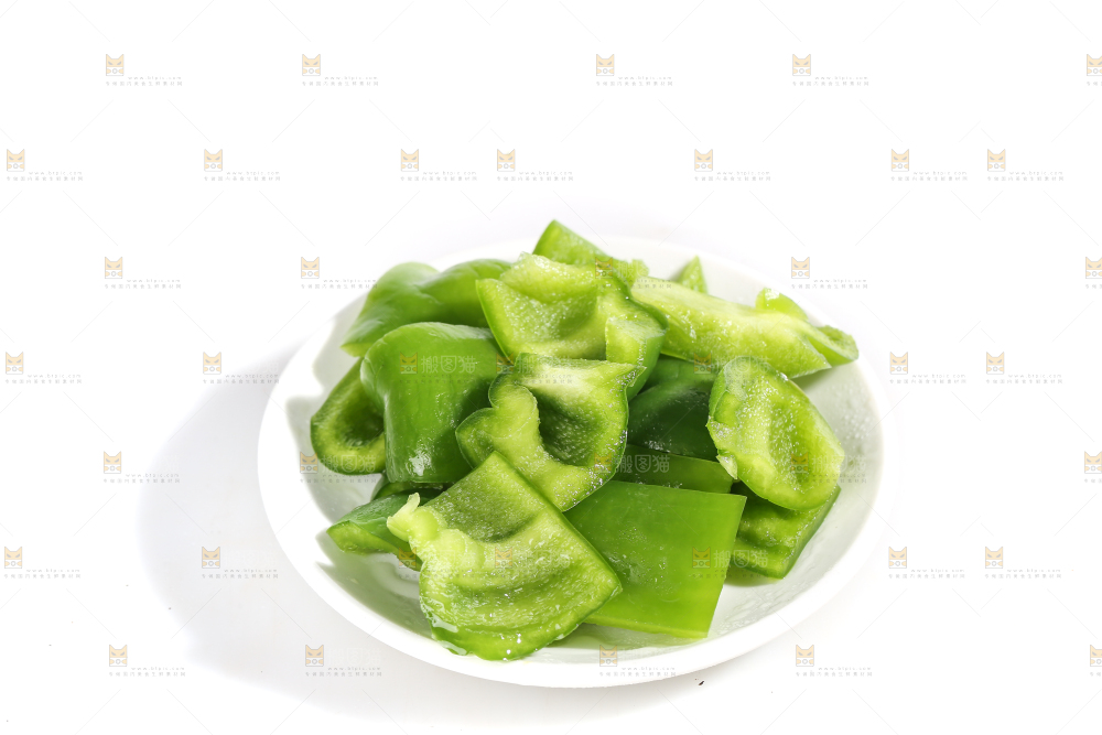 白底上的青椒