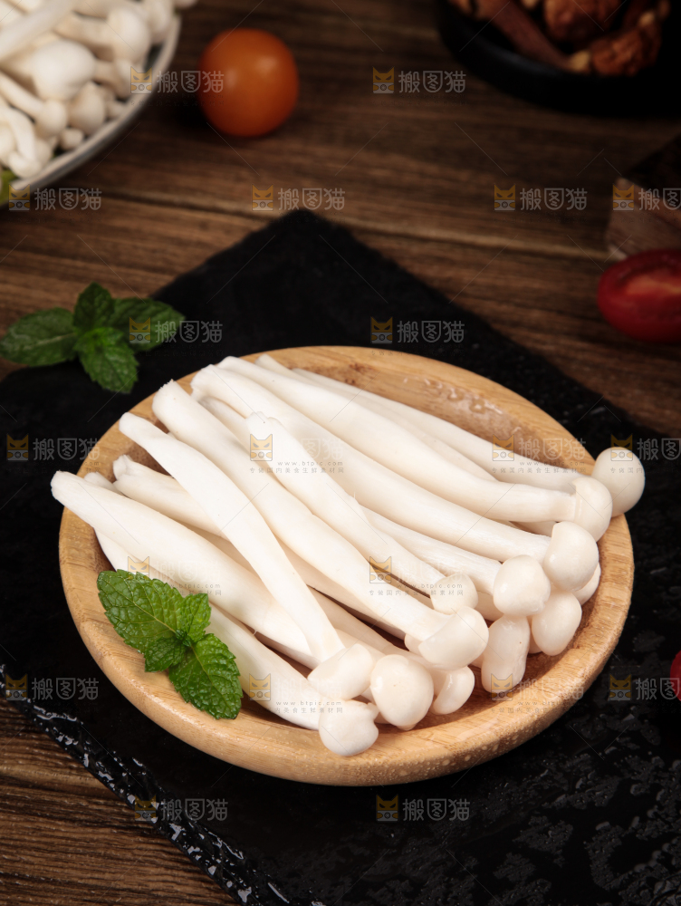 深底上的海鲜菇