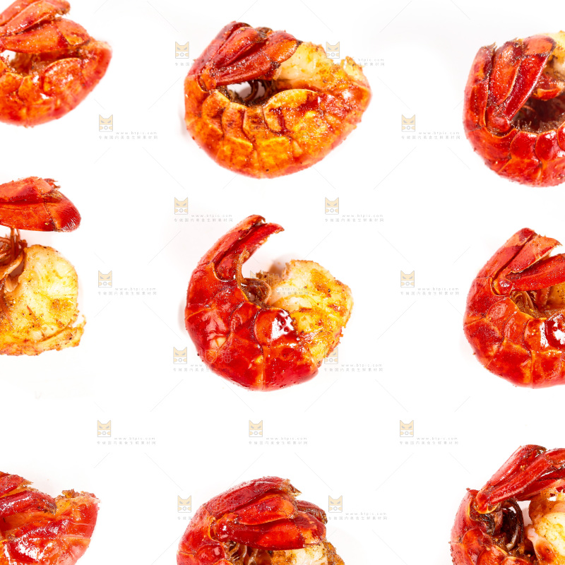 白底上摆放着龙虾虾球