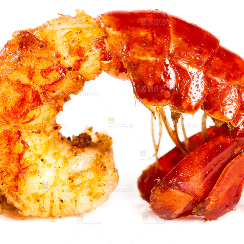 白底上熟食的虾球