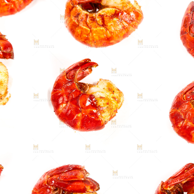 白底上摆放着龙虾虾球