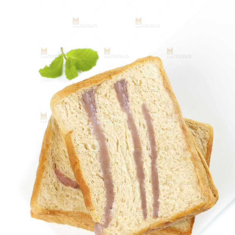 白石板上的粗粮双料吐司