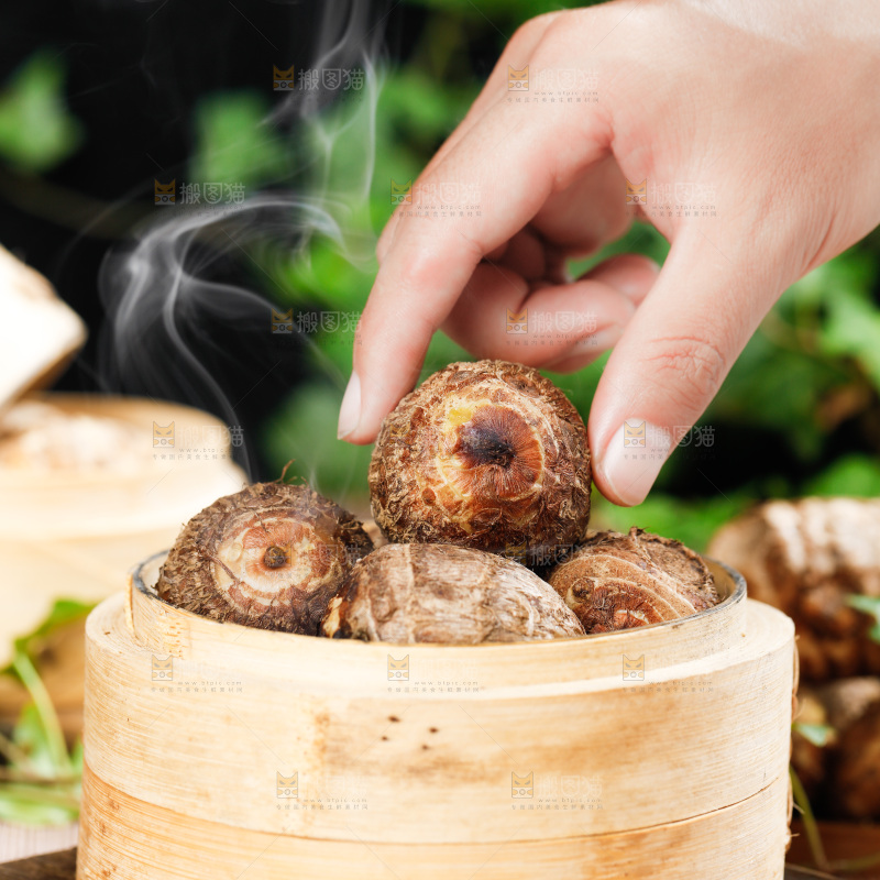木板上一笼小香芋
