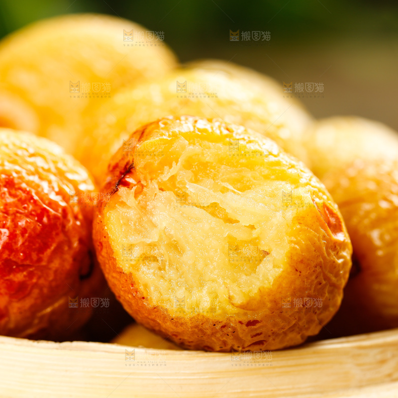 一堆蒸熟的云南冬枣