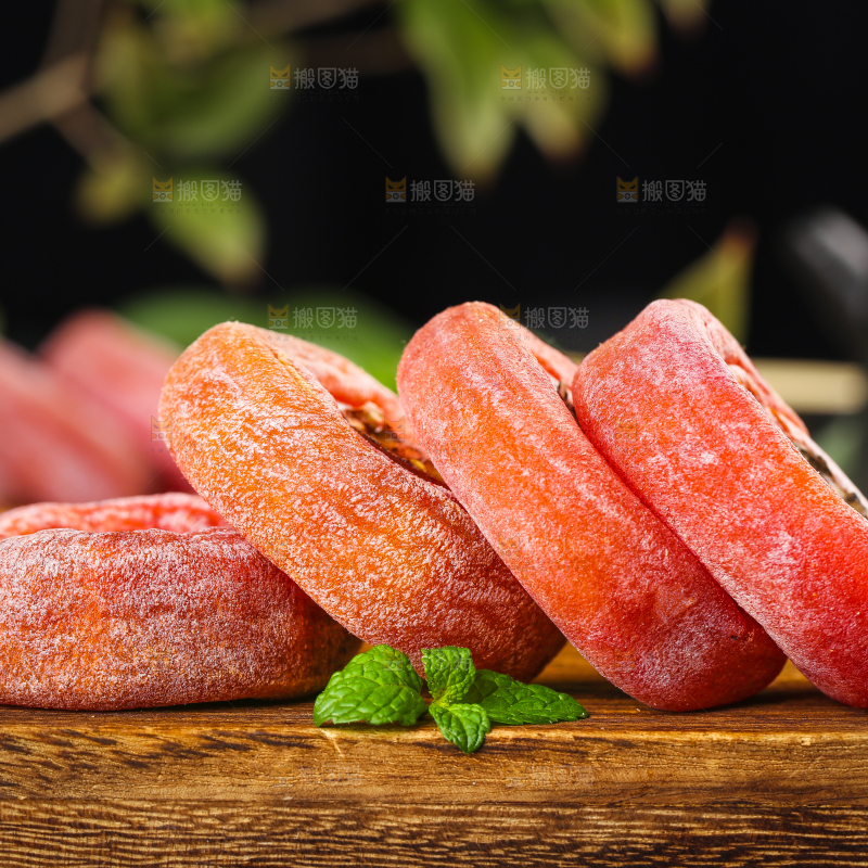 木底上一堆青州柿子饼