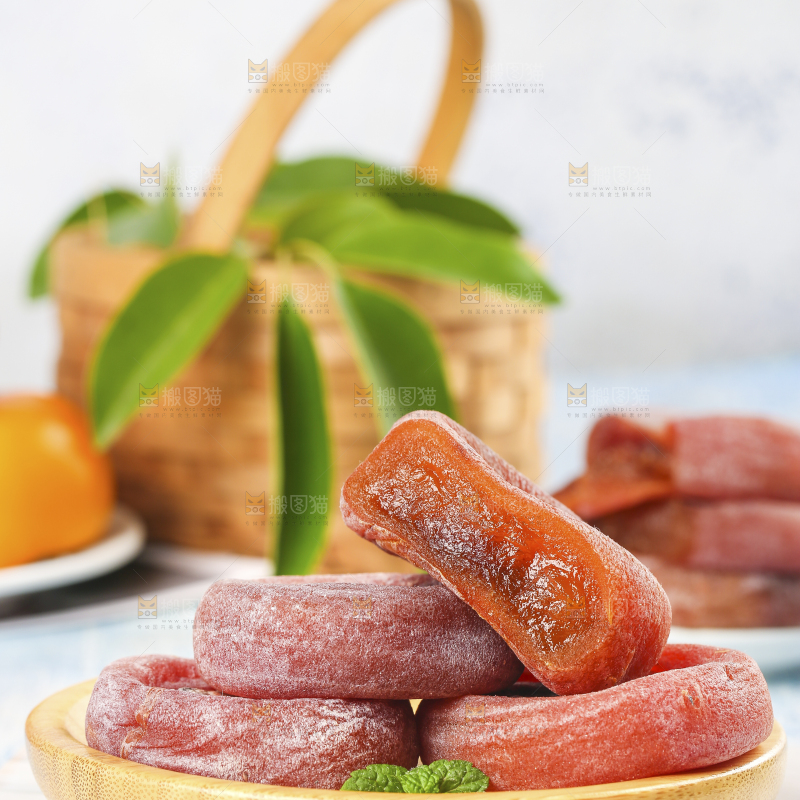 白石板上一盘富平柿饼