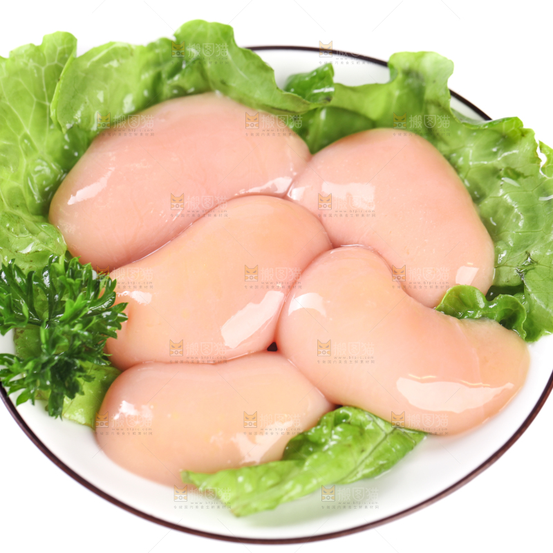 白底上放着一盘生鲜鸡腰