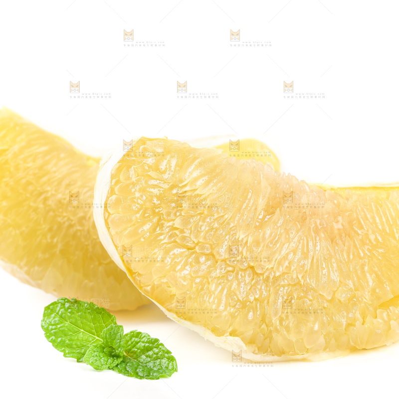 白底上的蜜柚果肉