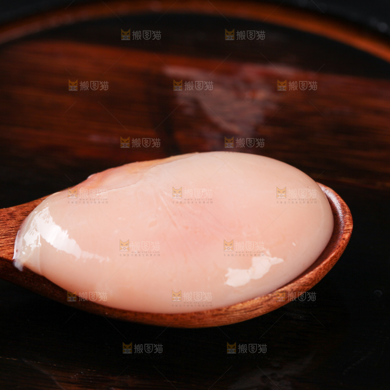 勺子上挖着鸡肾