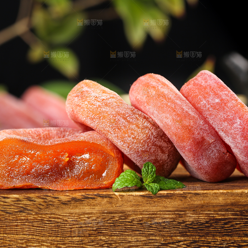 木底上一堆青州柿子饼