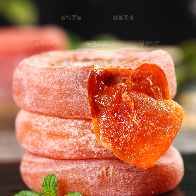 黑底上的柿饼