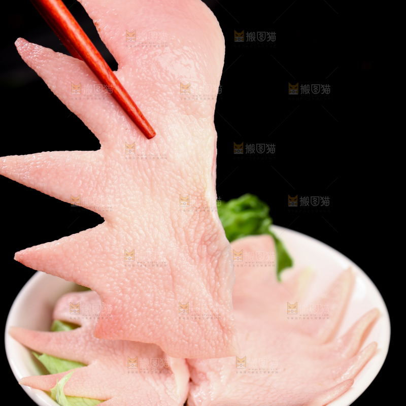 筷子上夹着鸡冠