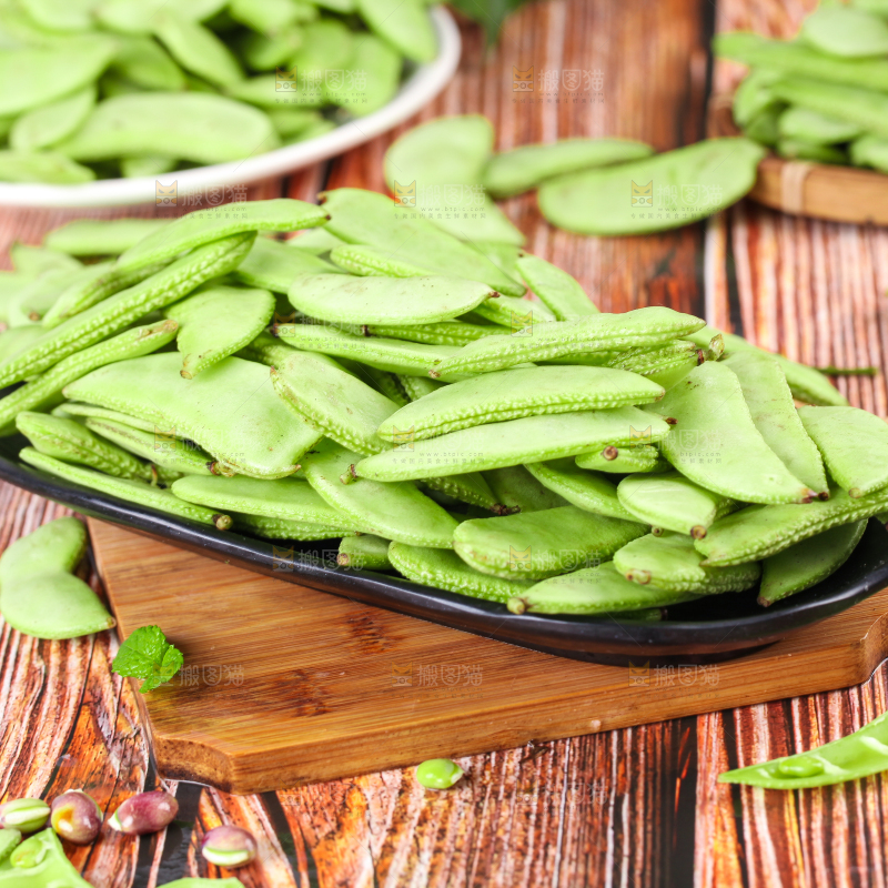 木底上摆放着扁豆