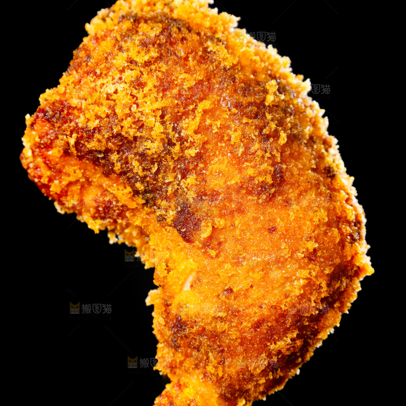 手里拿着炸鸡腿
