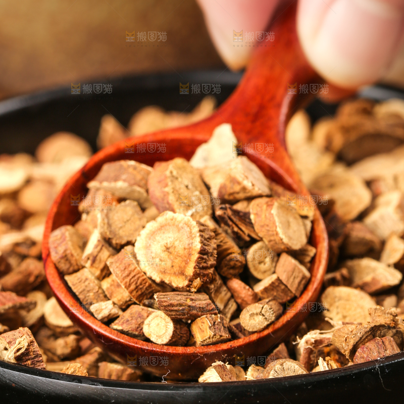 盘子里装着甘草