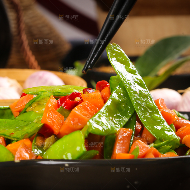 盘子里装着炒荷兰豆
