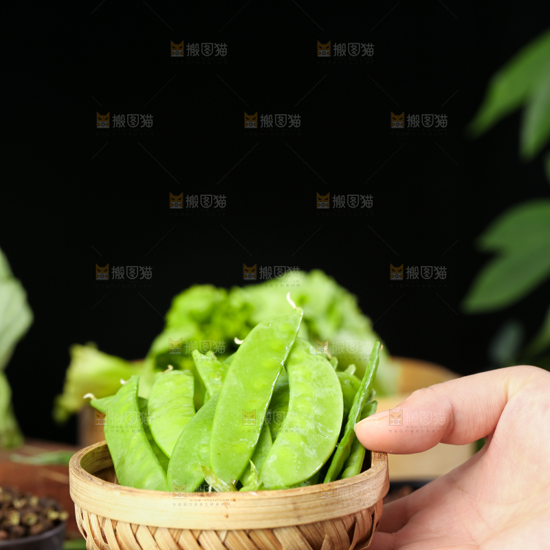 篮子里放着荷兰豆