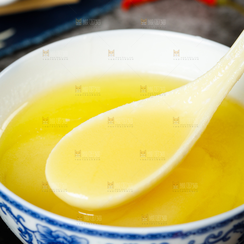 碗里装着鸡油