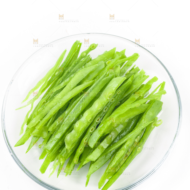盘子里摆放着荷兰豆