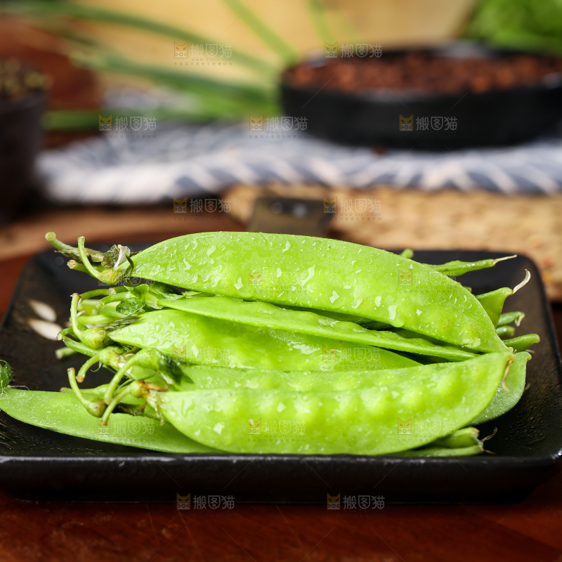 碟子里装着荷兰豆