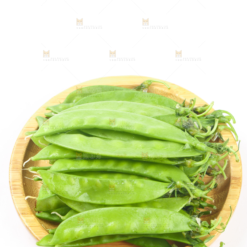 盘子里摆放着荷兰豆
