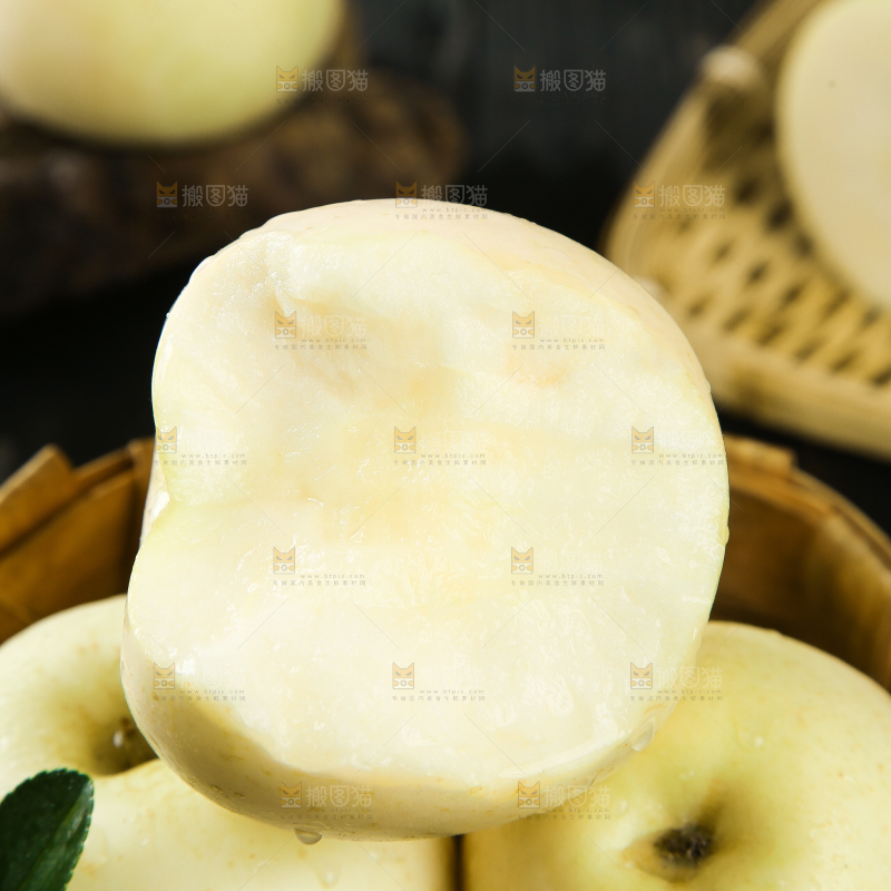 篮子里放着苹果