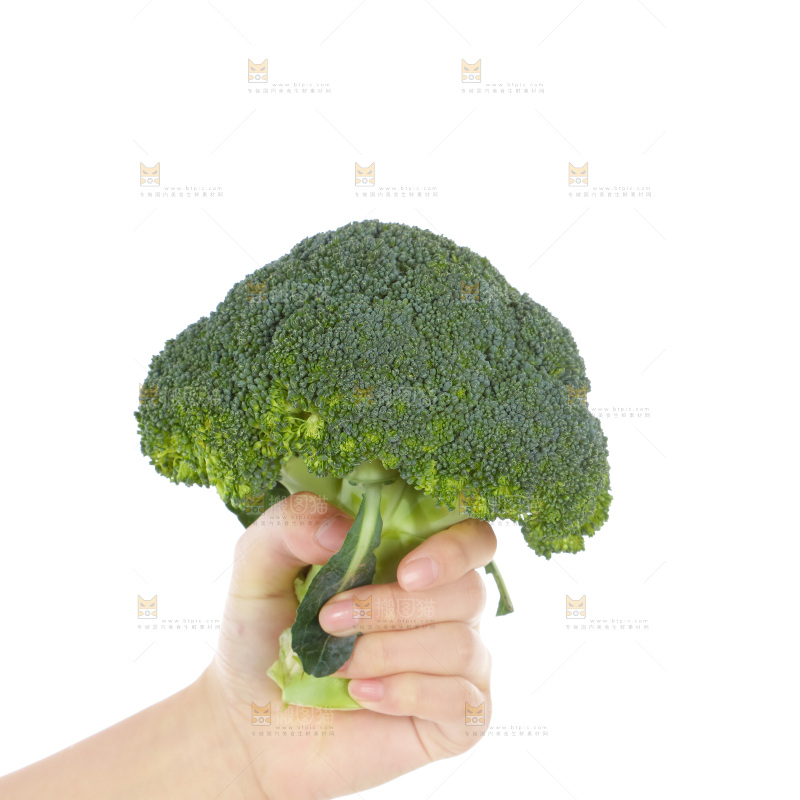 手里拿着西兰花