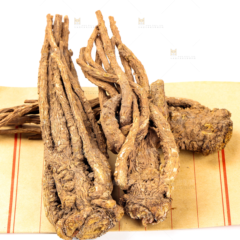 纸上放着当归