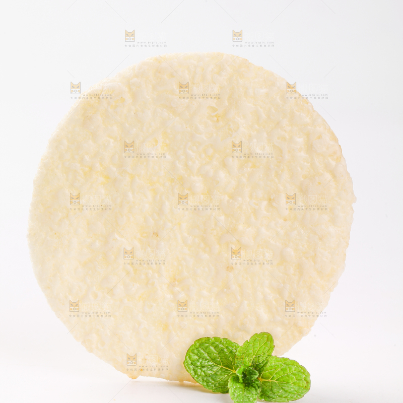 白底上放着米饼