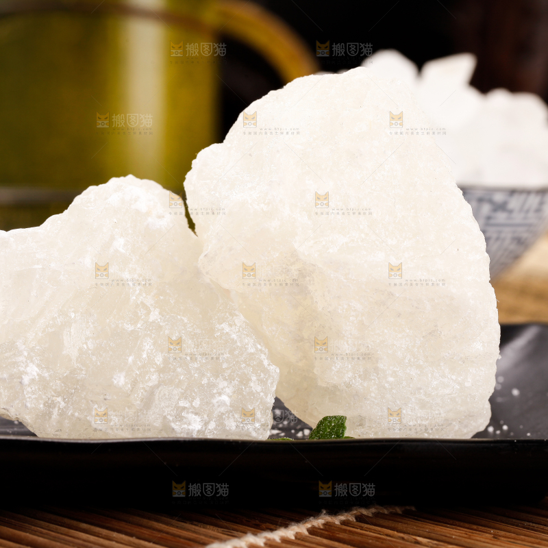 盘子里装着多晶冰糖