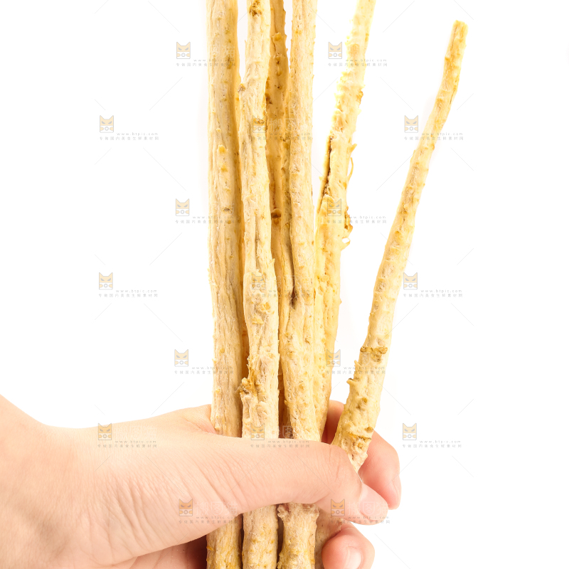 手里拿着沙参