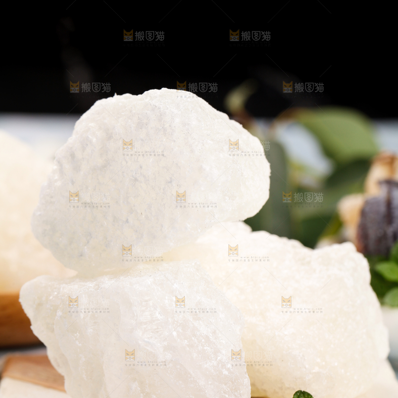 木底上放着多晶冰糖