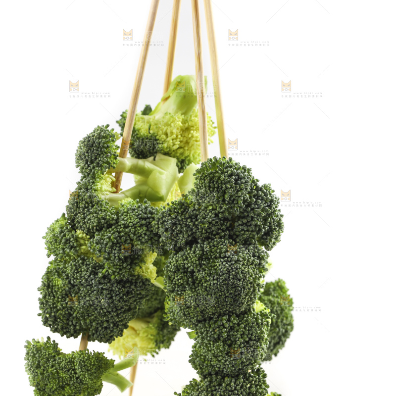 签字上串着西兰花