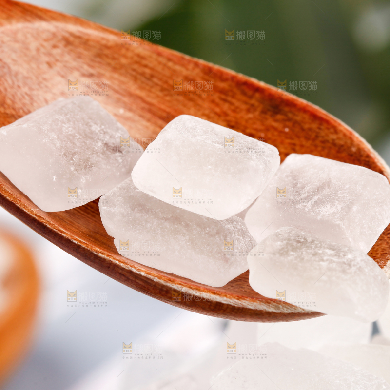 盘子里装着白冰糖