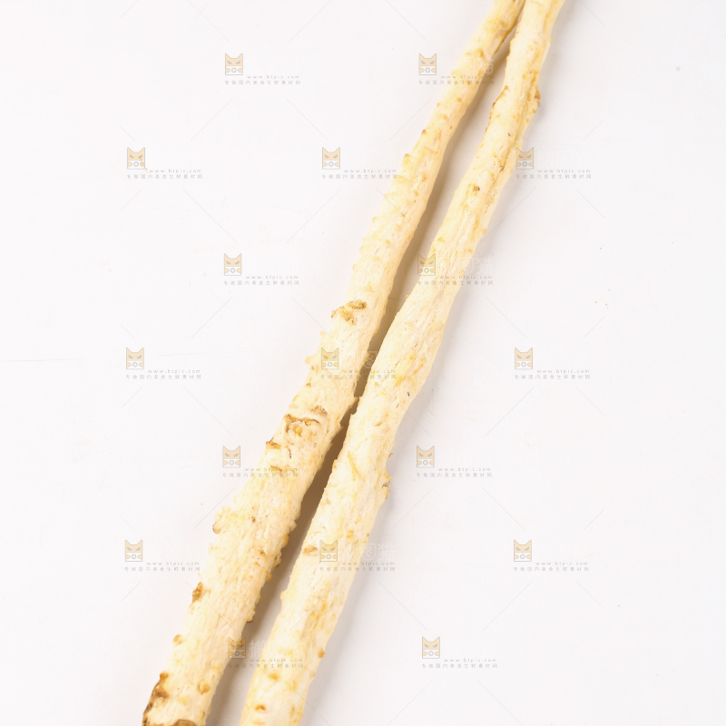 白底上摆放着沙参