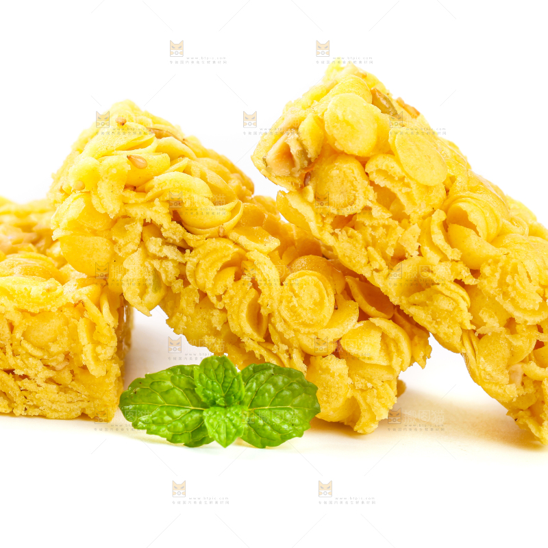 白底上放着玉米酥