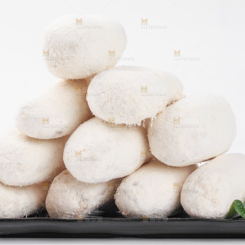 盘子里装着雪枣