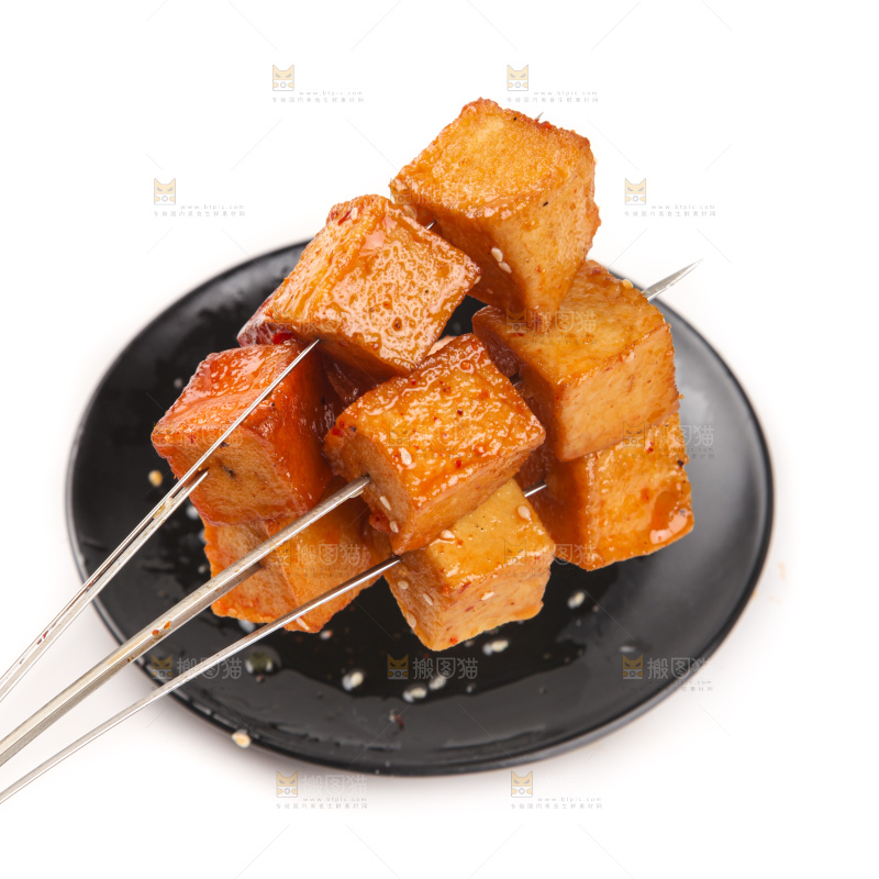 盘子里的豆腐串