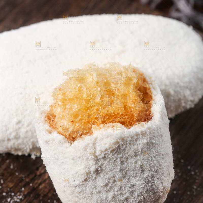 木底上放着雪枣