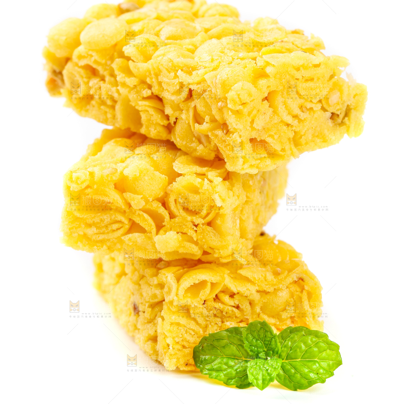 白底上放着玉米酥