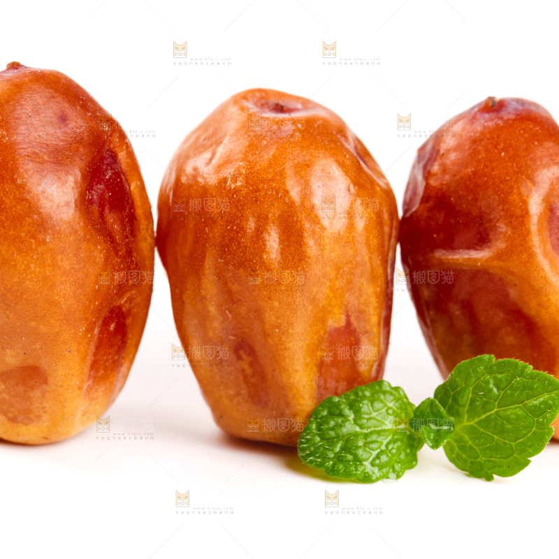 白底上放着椰枣