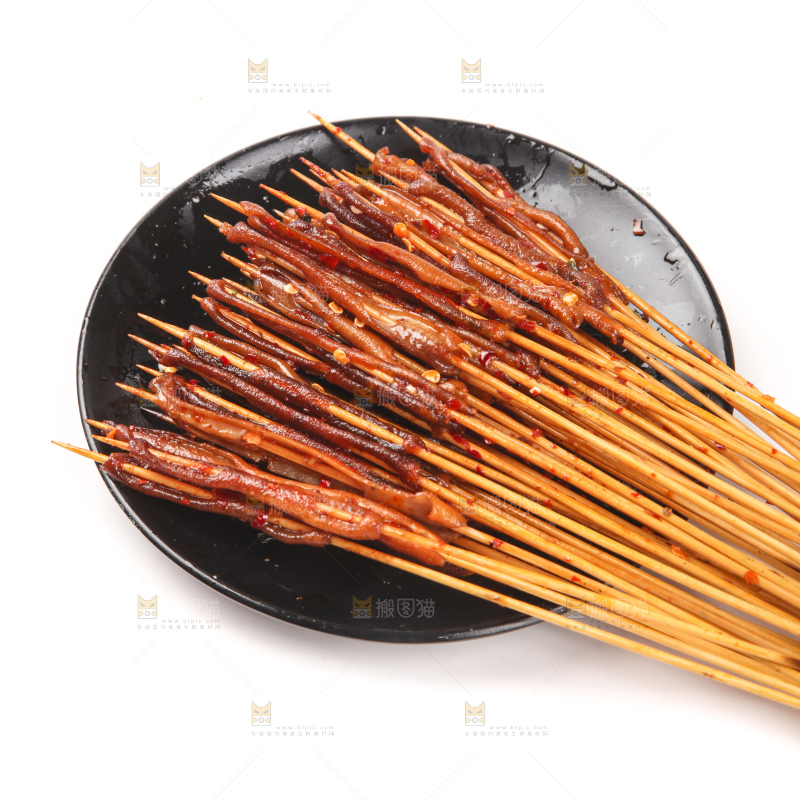 白底上放着鸭肠串