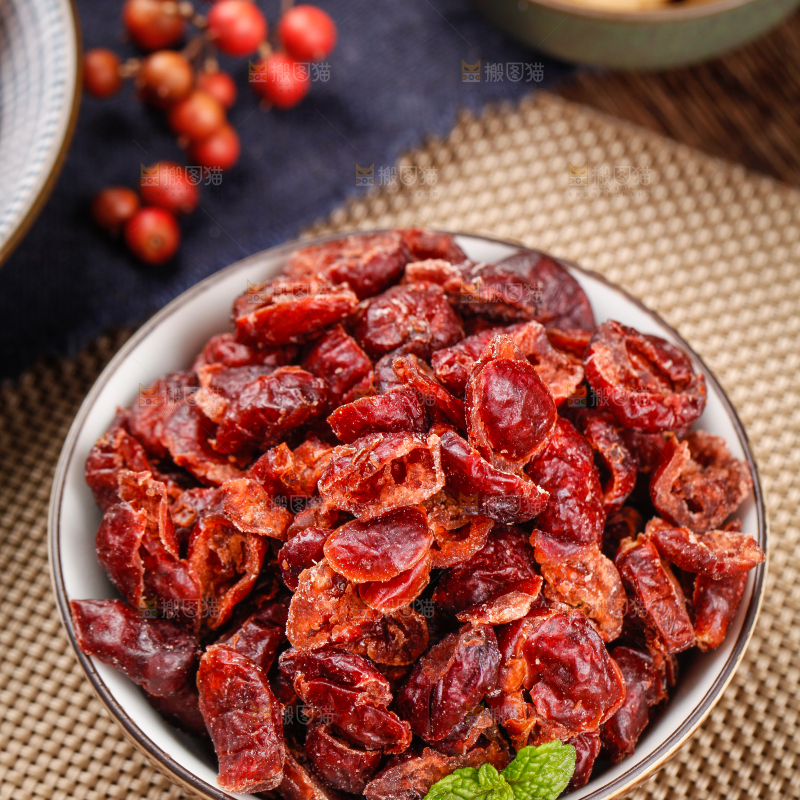 盘子里装着蔓越梅干